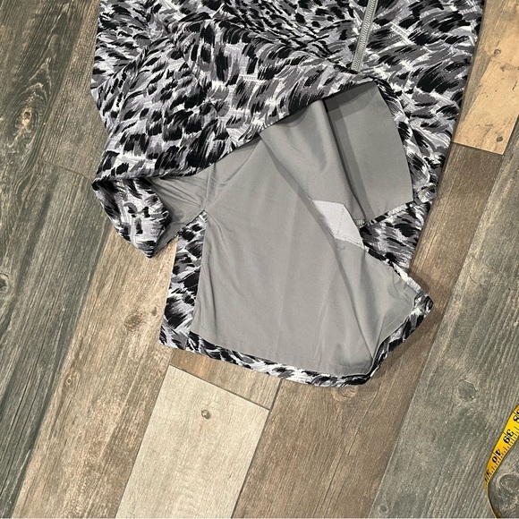 Talbots Gray Black Animal Abstract Print Front Zipper Pencil Skirt Size 14 - Picture 10 of 13